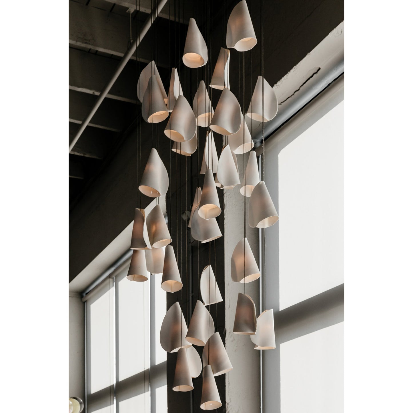 21 Thin Porcelain Pendant Lamp