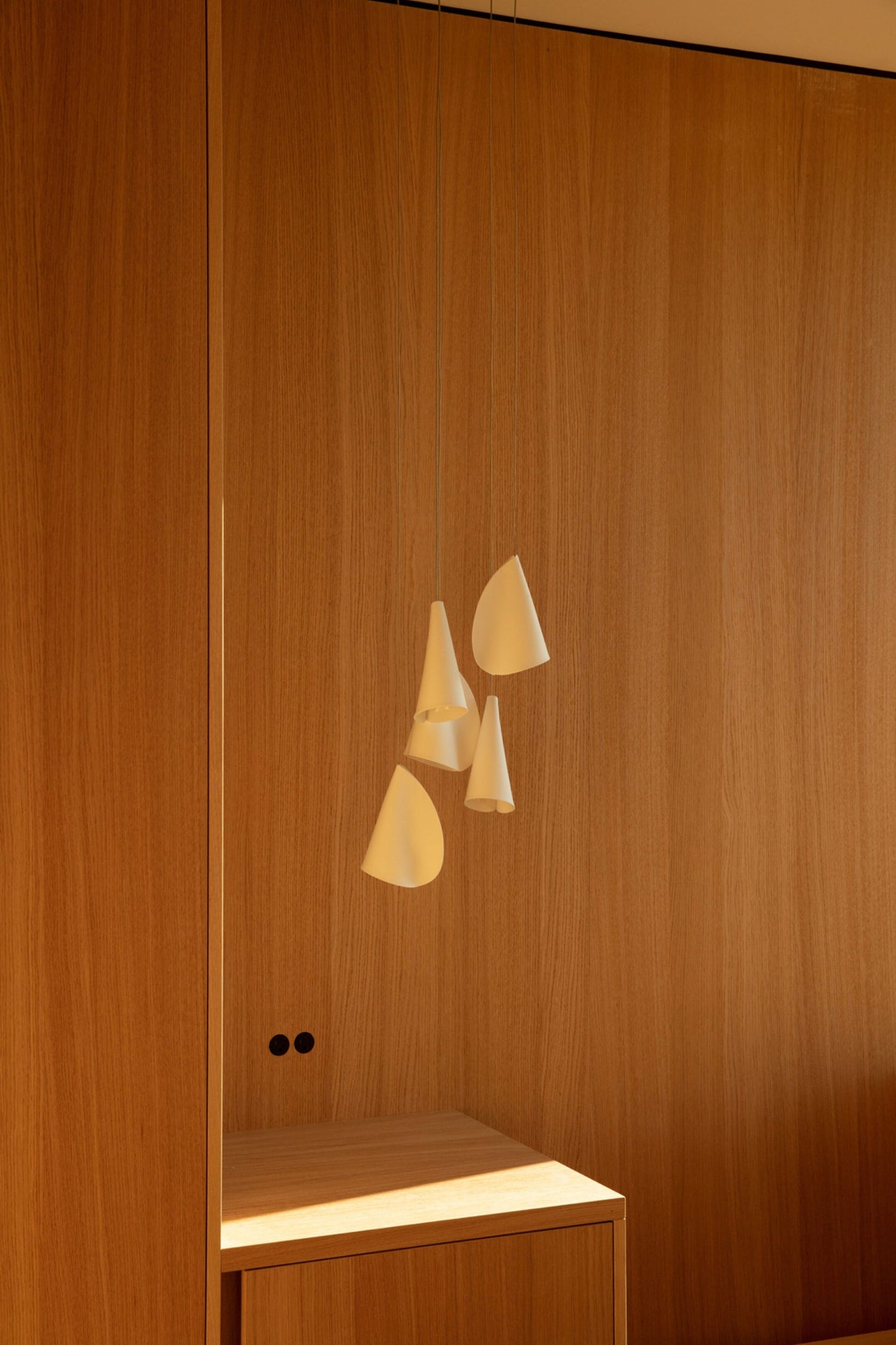 21 Thin Porcelain Pendant Lamp