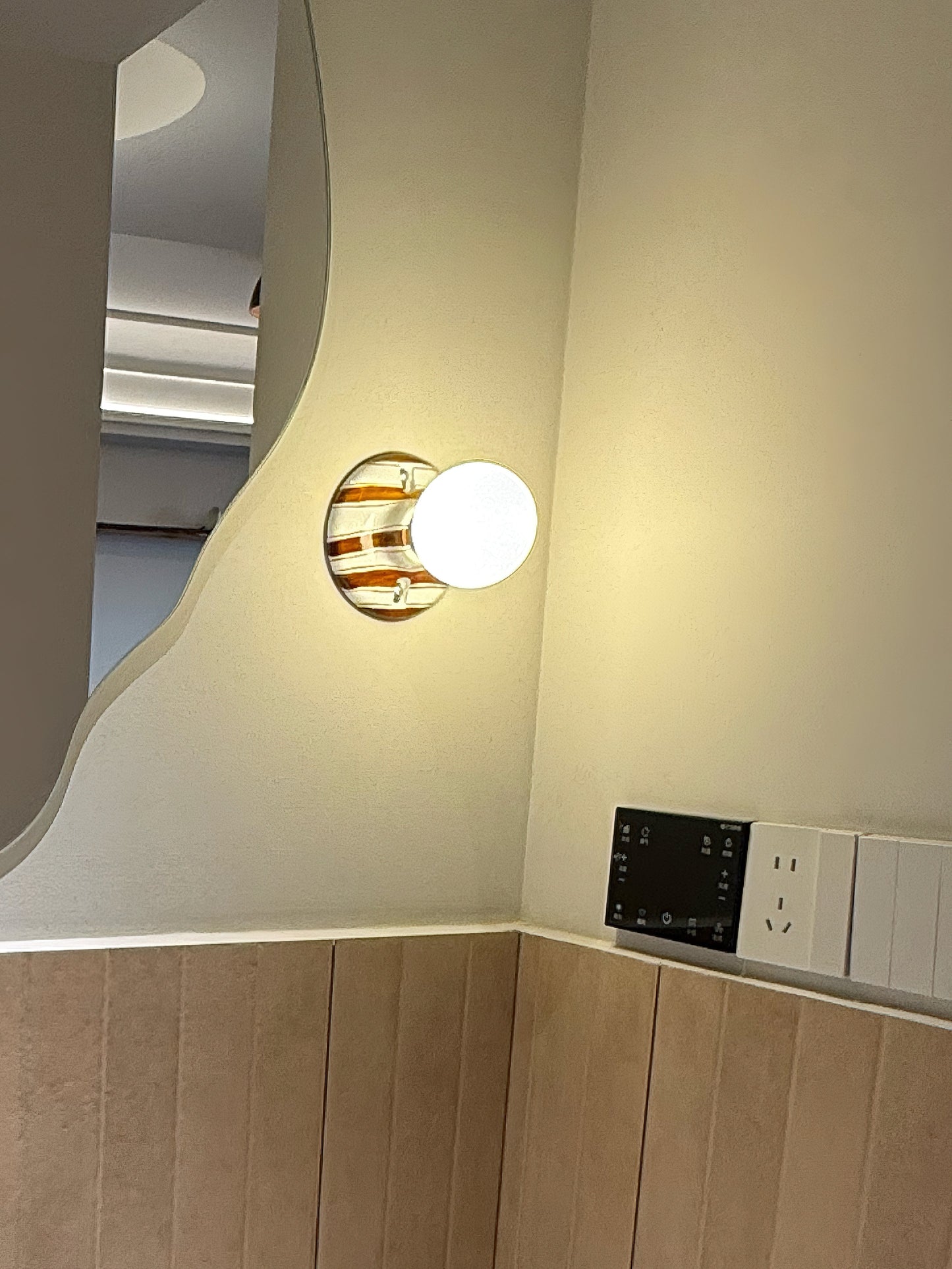 Ambrette Wall Lamp