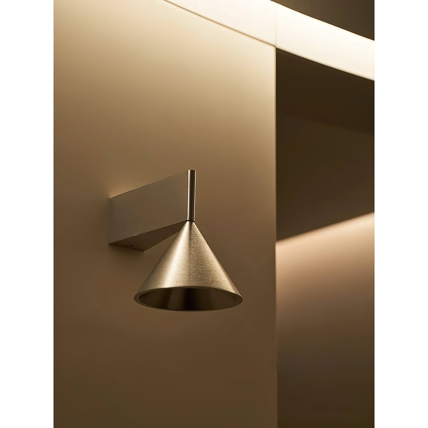 Apollo Aluminum Wall Lamp