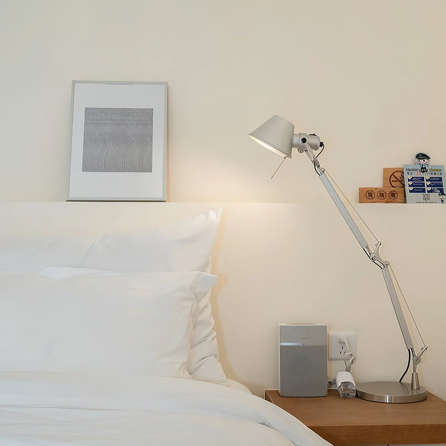 Articulated Aluminum Desk Lamp