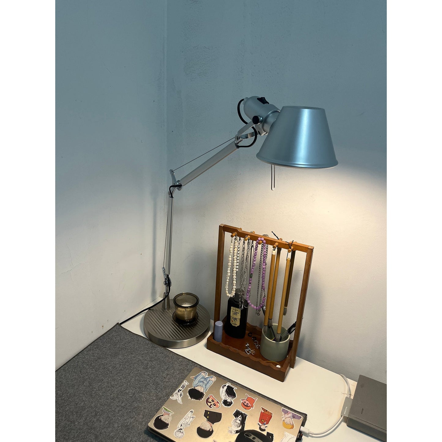 Articulated Aluminum Desk Lamp