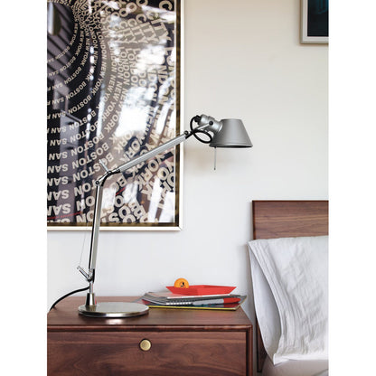 Articulated Aluminum Desk Lamp