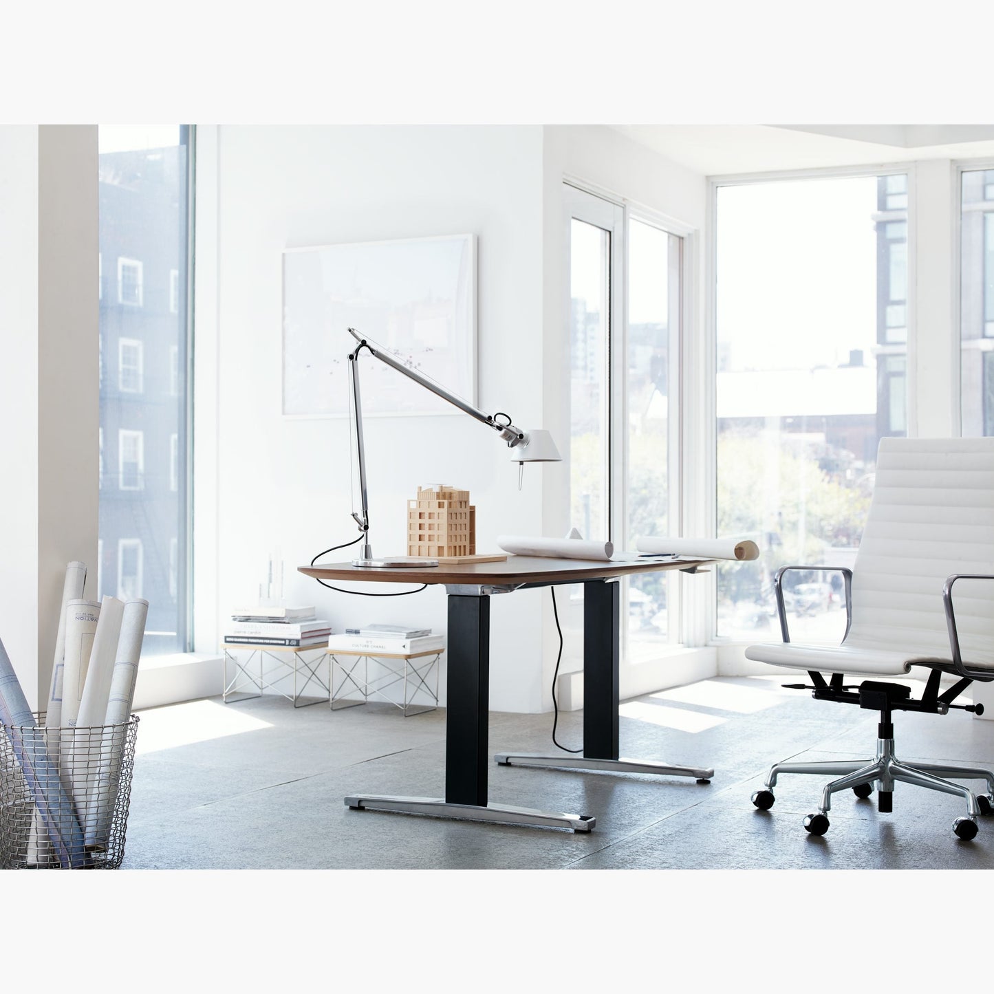 Articulated Aluminum Desk Lamp