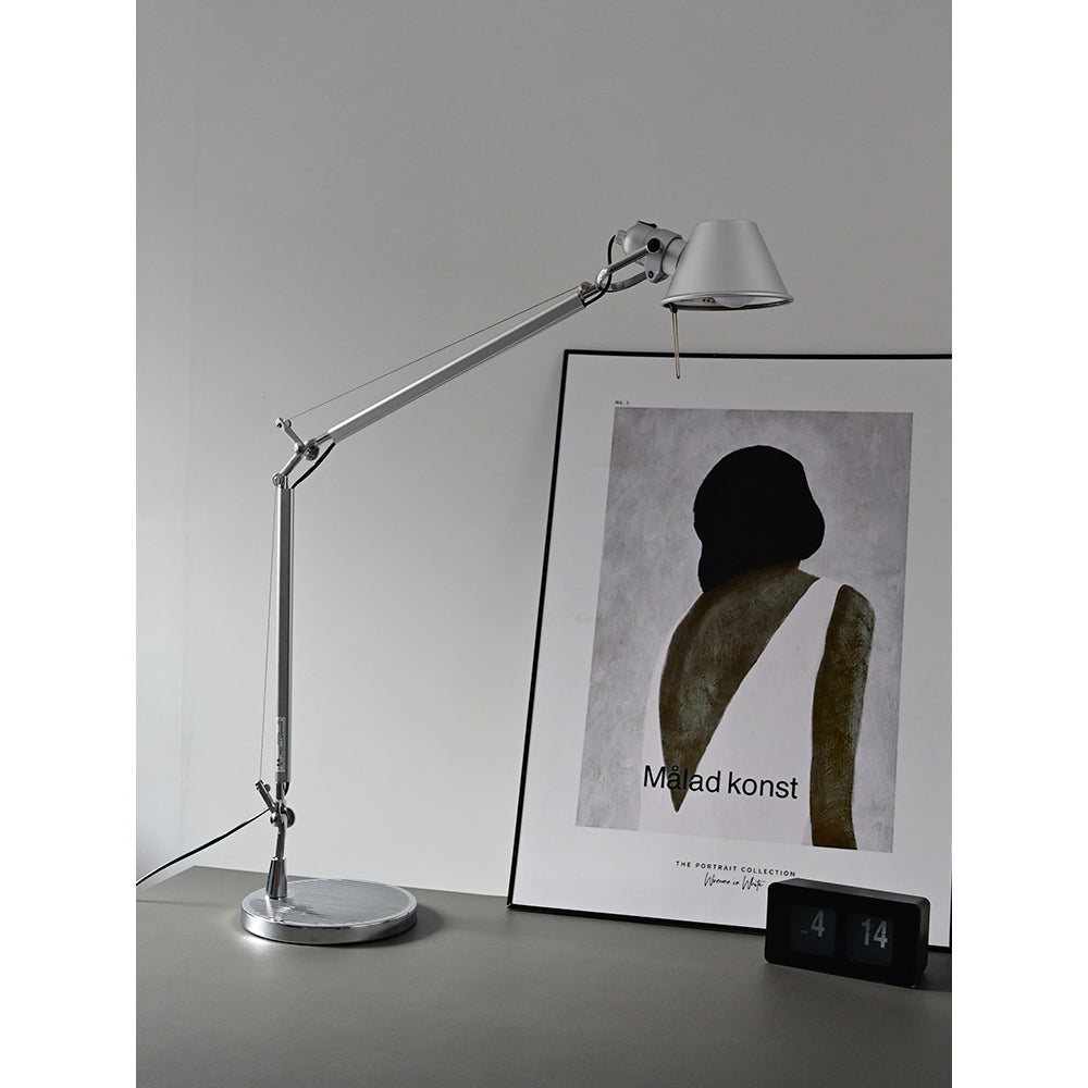 Articulated Aluminum Desk Lamp