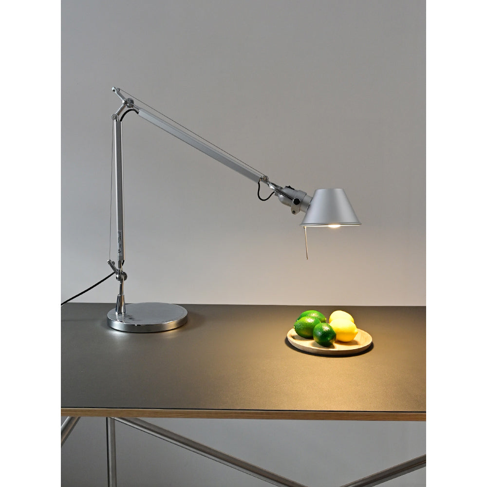 Articulated Aluminum Desk Lamp