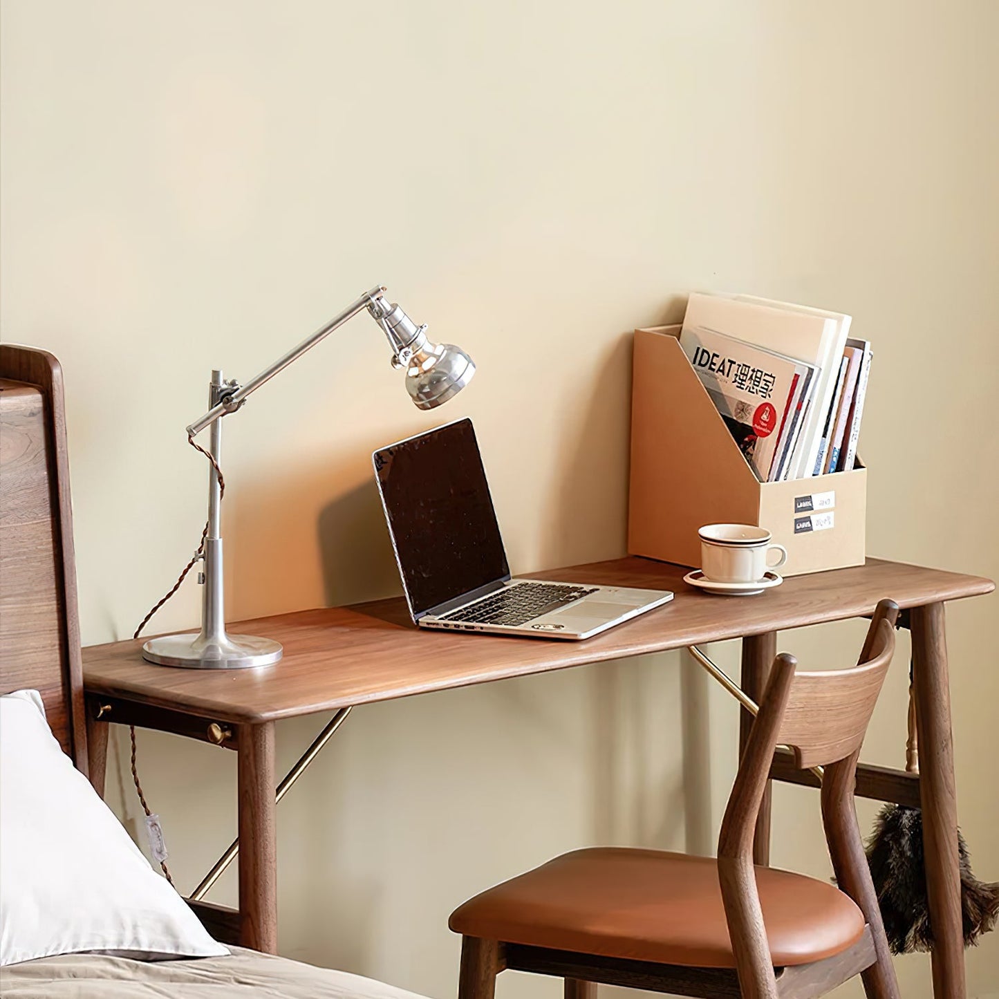 Buquet Table Lamp