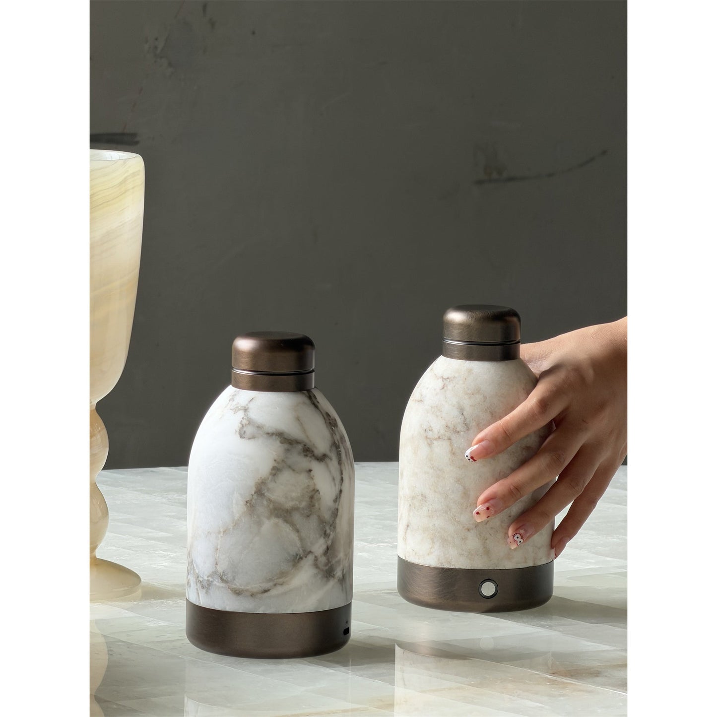 Capsule Marble Table Lamp (Built-in Battery)
