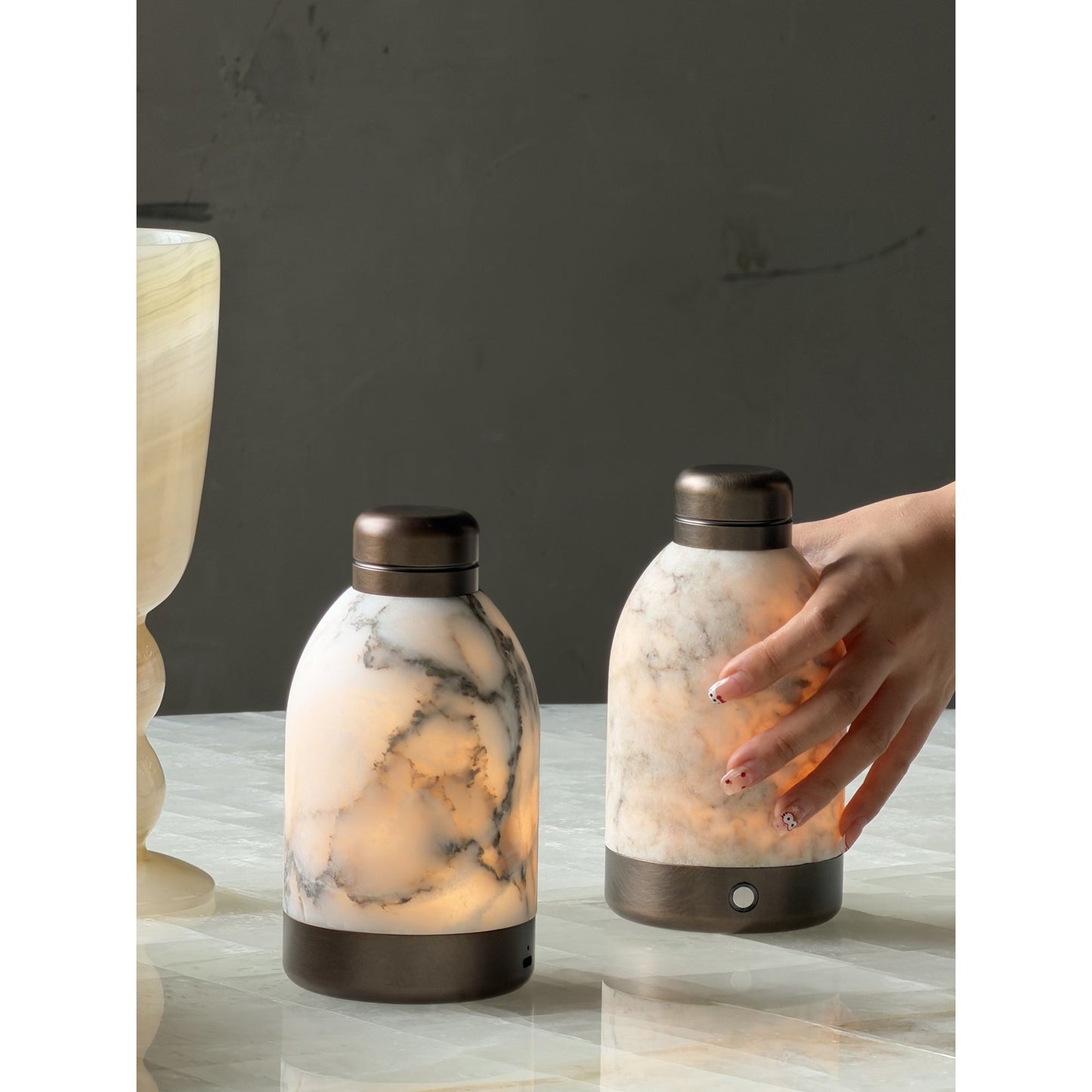 Capsule Marble Table Lamp (Built-in Battery)