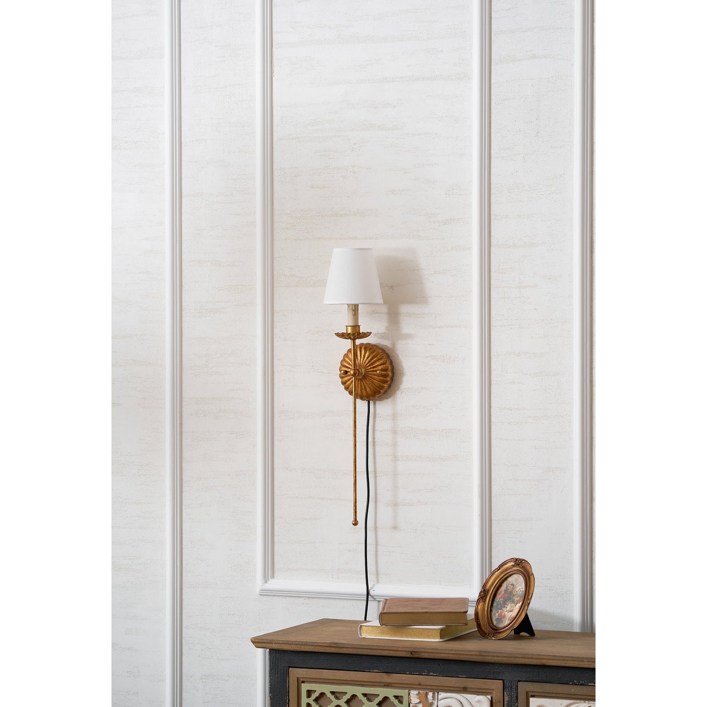 Fluted-Rosette Plug-in Wall Sconce
