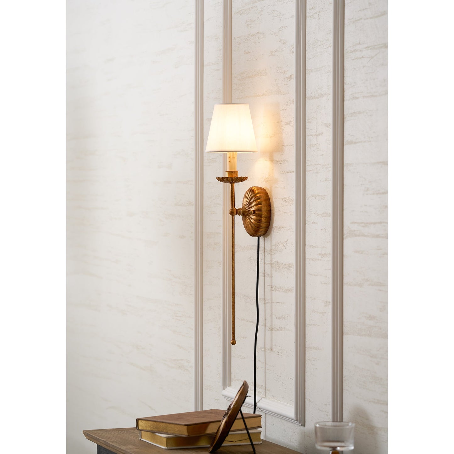 Fluted-Rosette Plug-in Wall Sconce