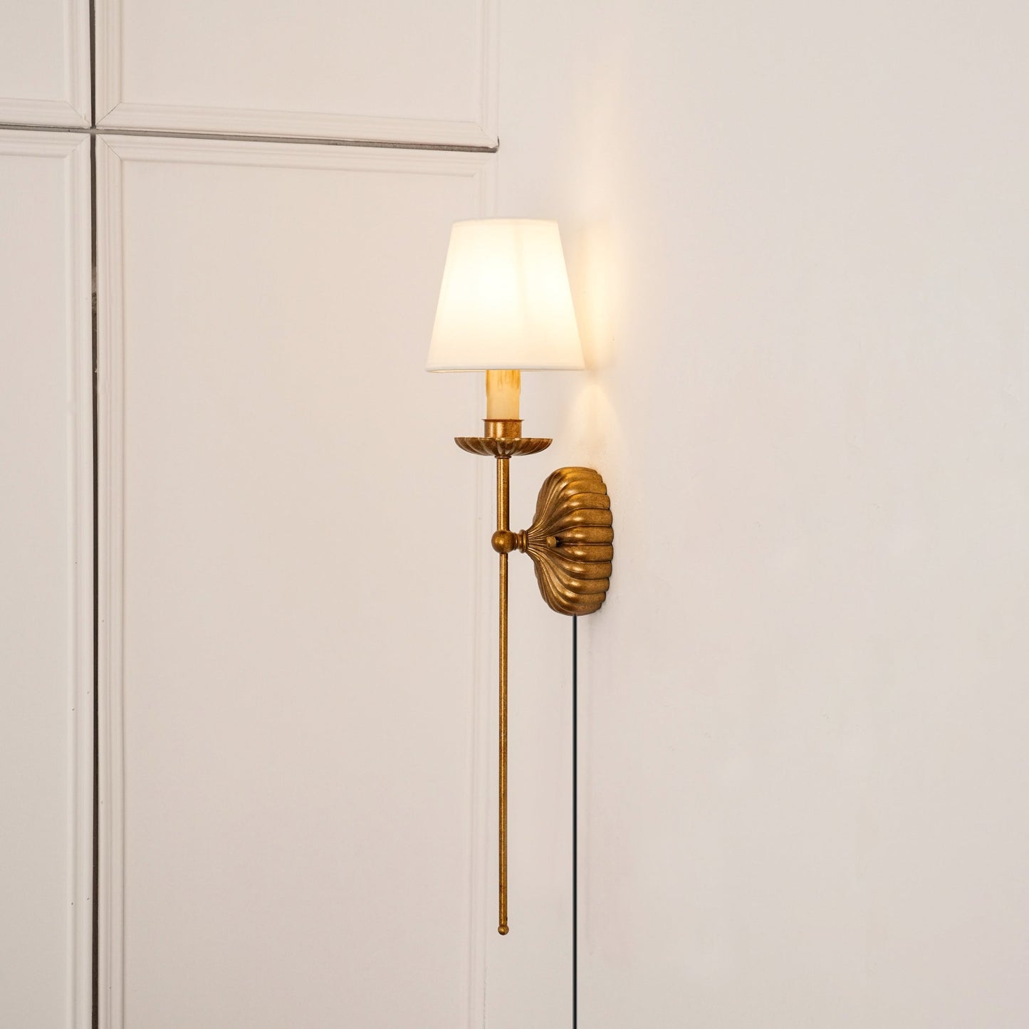 Fluted-Rosette Plug-in Wall Sconce