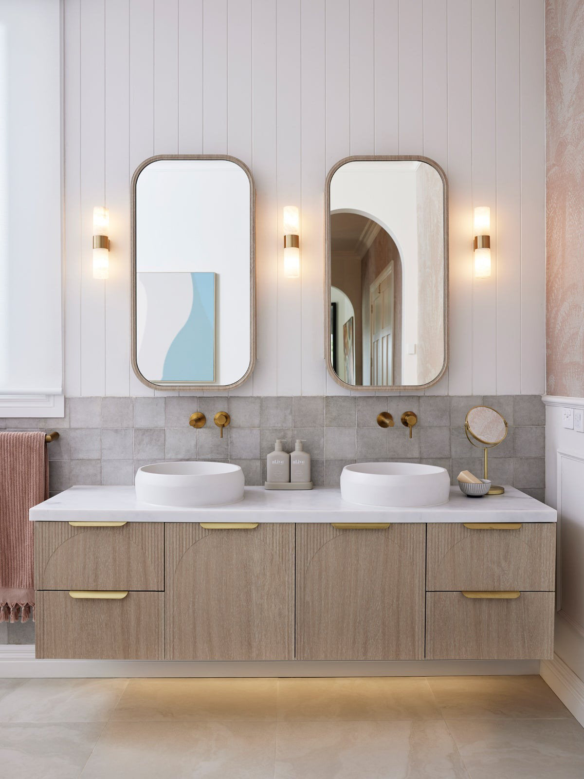 Conners Alabaster Wall Lamp