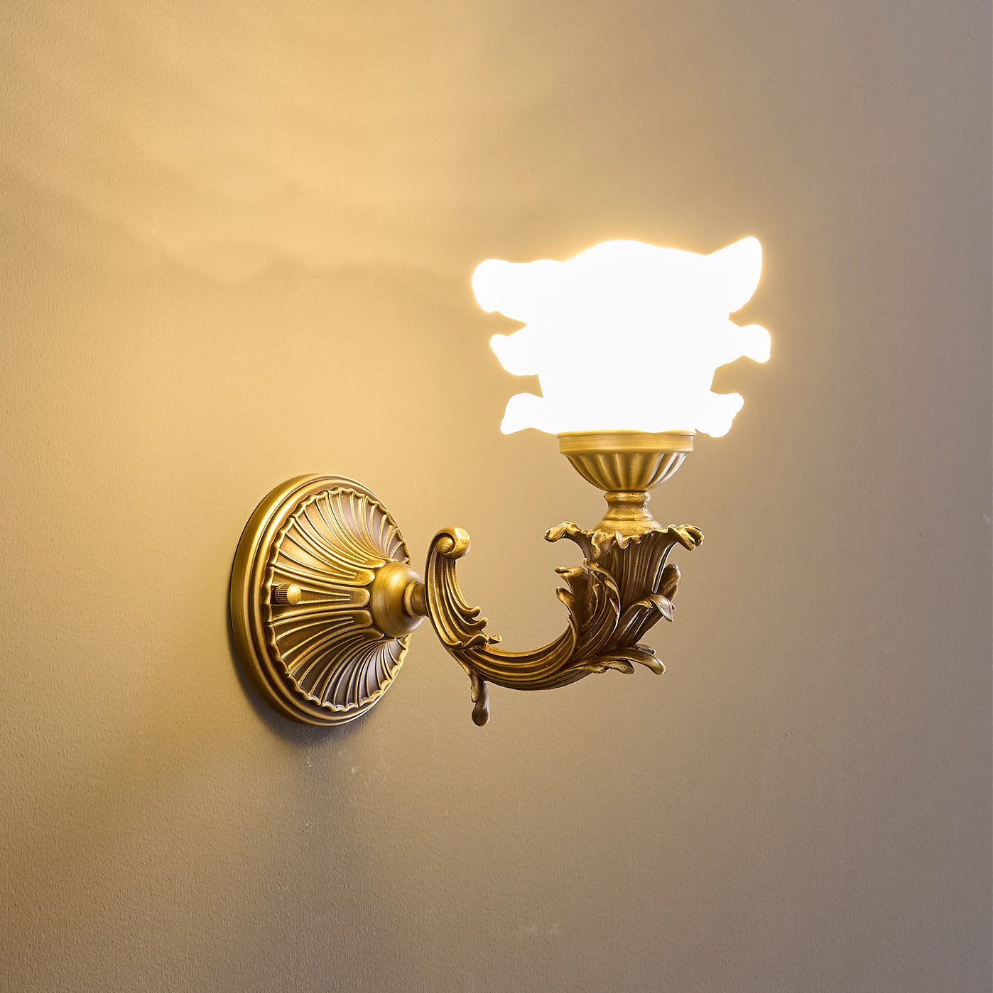 Darwin Wall Lamp