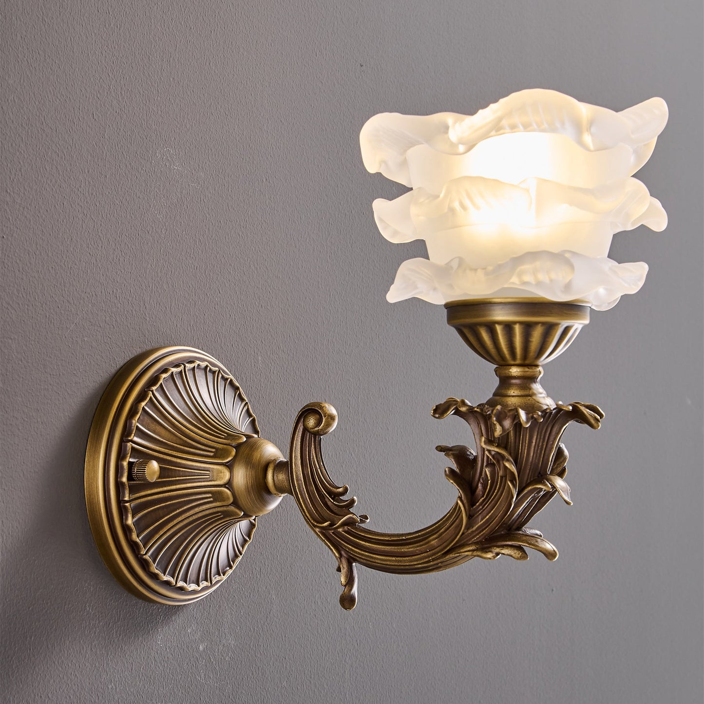 Darwin Wall Lamp
