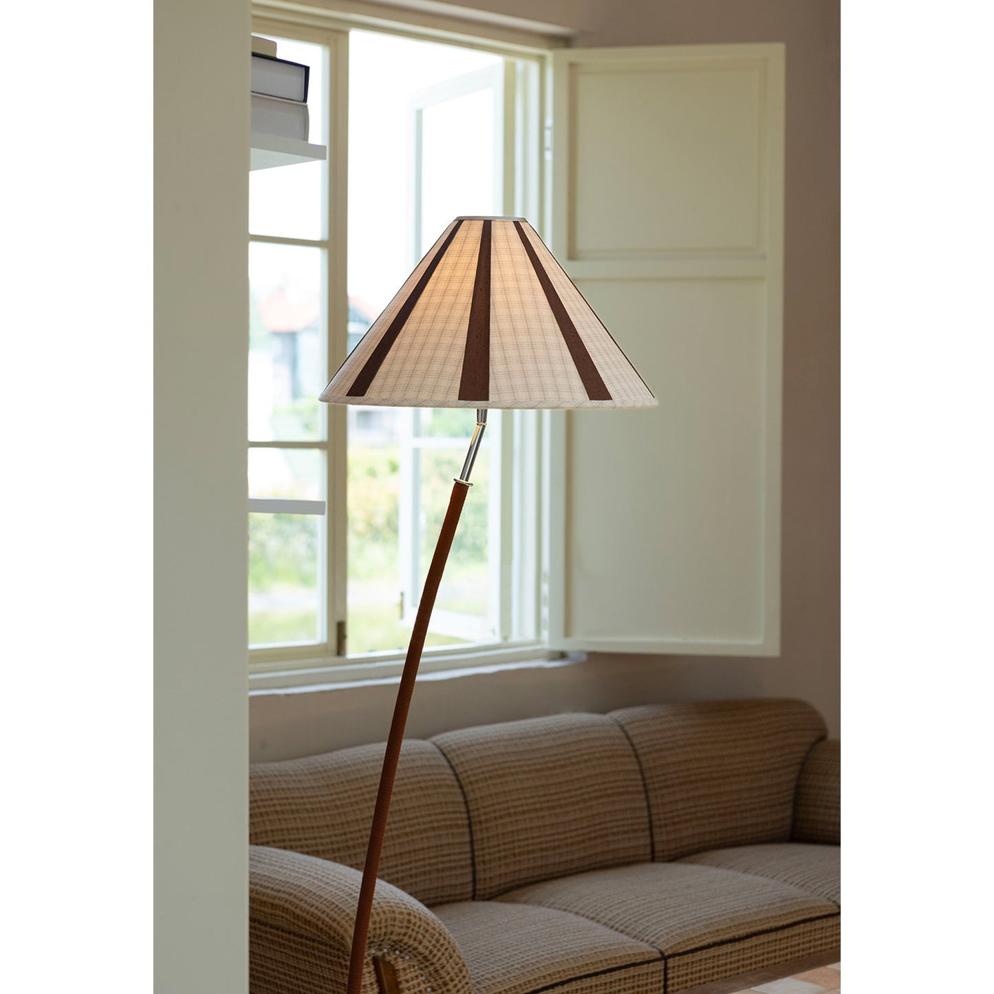 Dornstab Floor Lamp