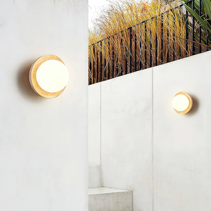 Eala Wall Lamp