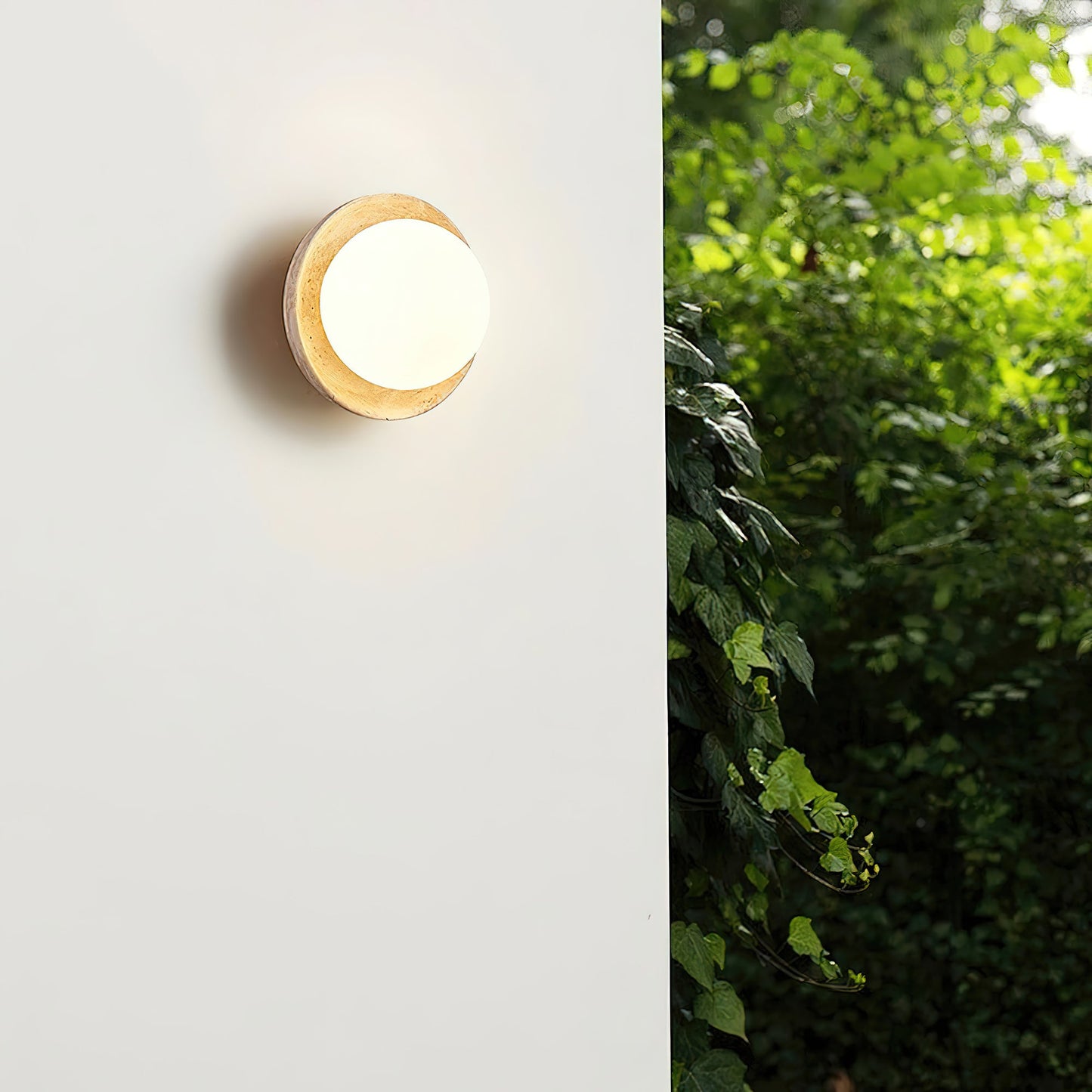 Eala Wall Lamp