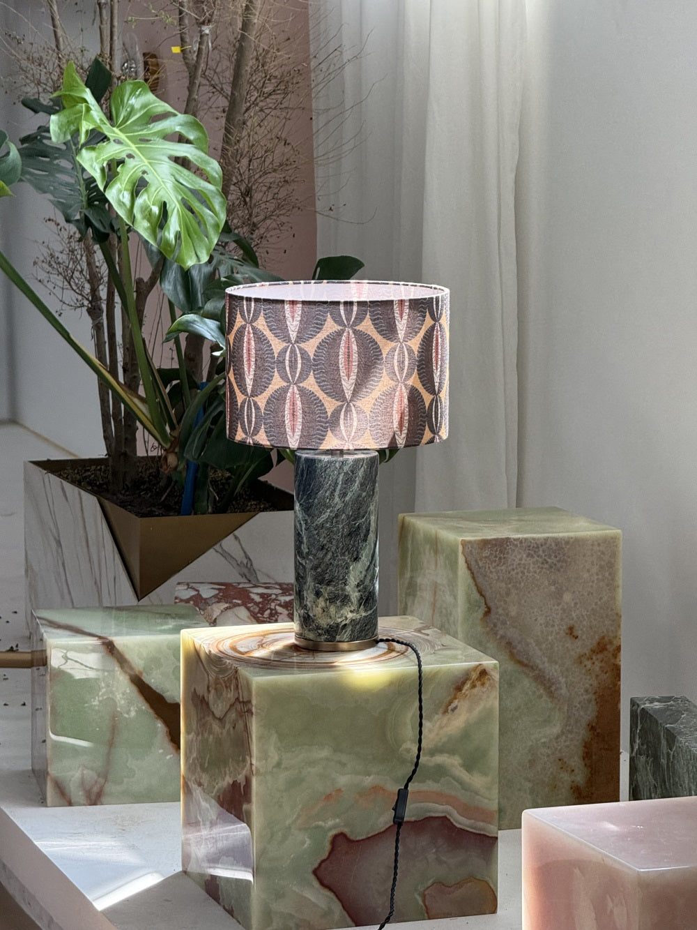 Gravity Table Lamp