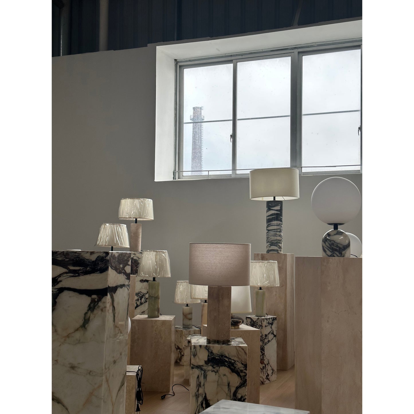 Gravity Table Lamp