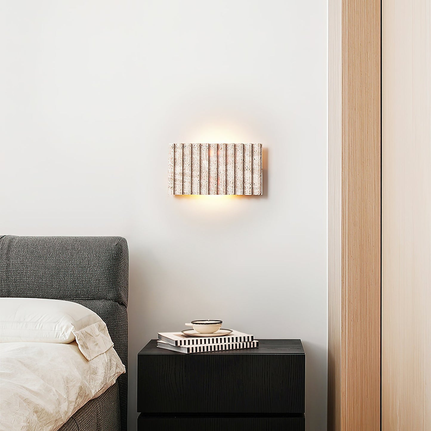 Grille Travertine wall lamp