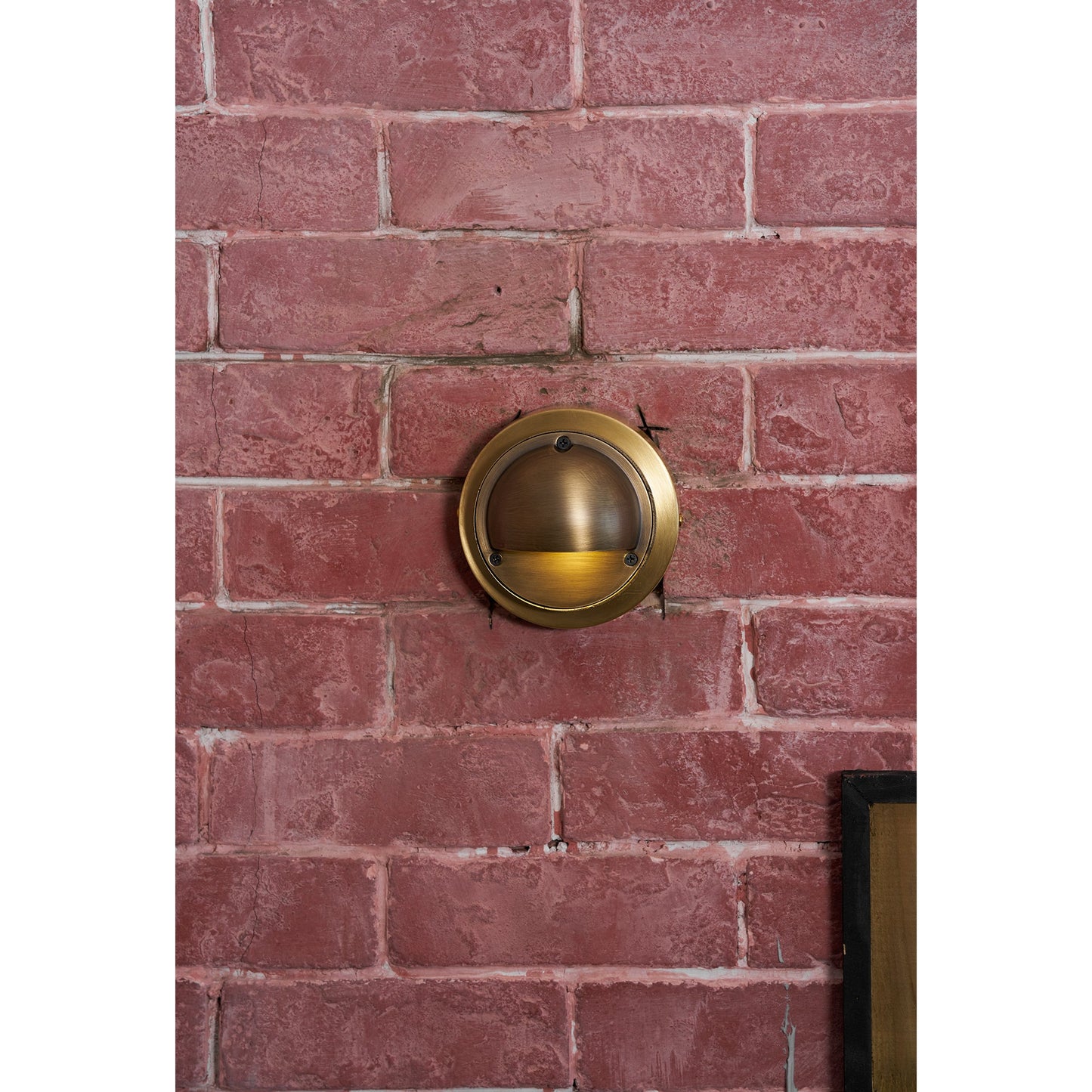 Hardy Wall Lamp