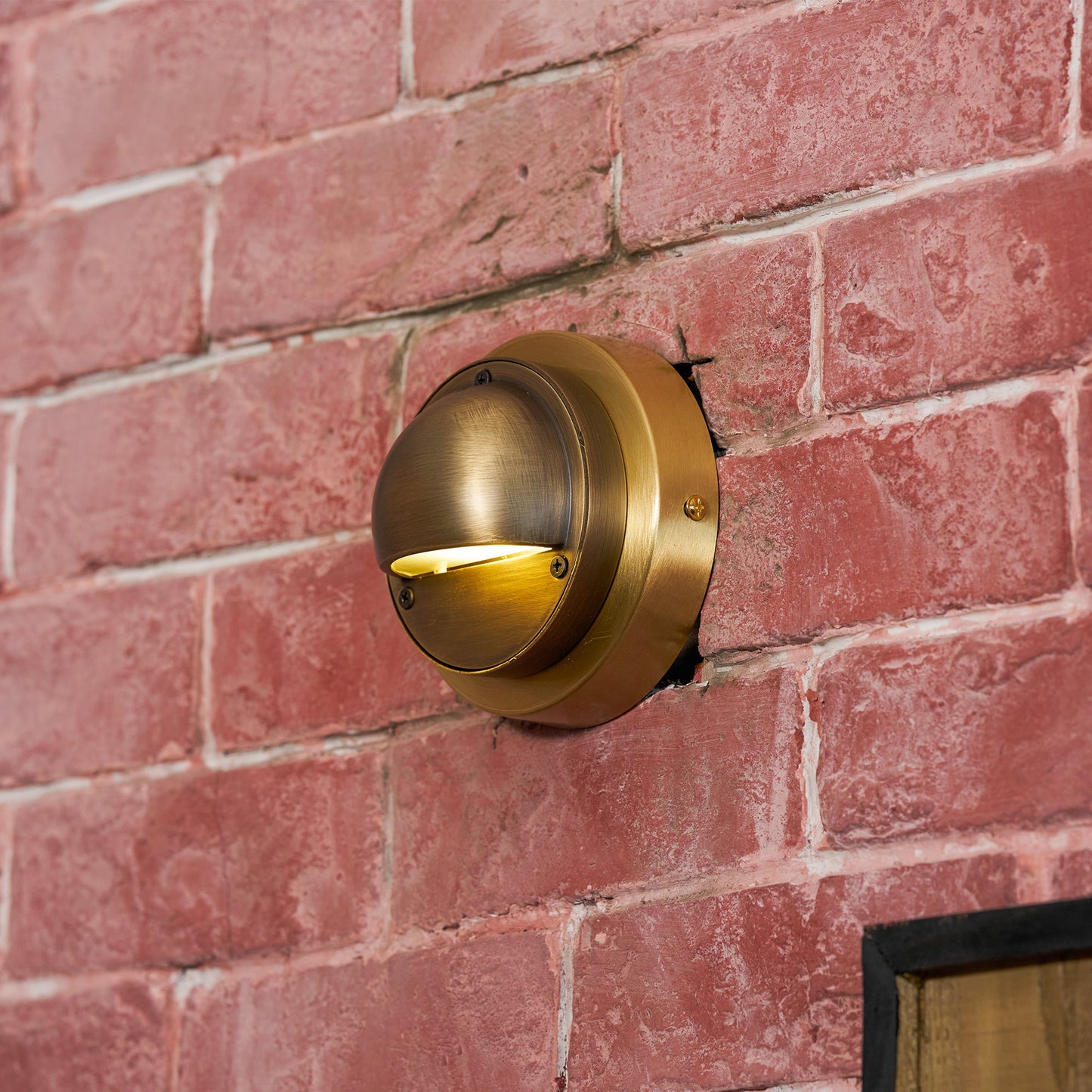 Hardy Wall Lamp