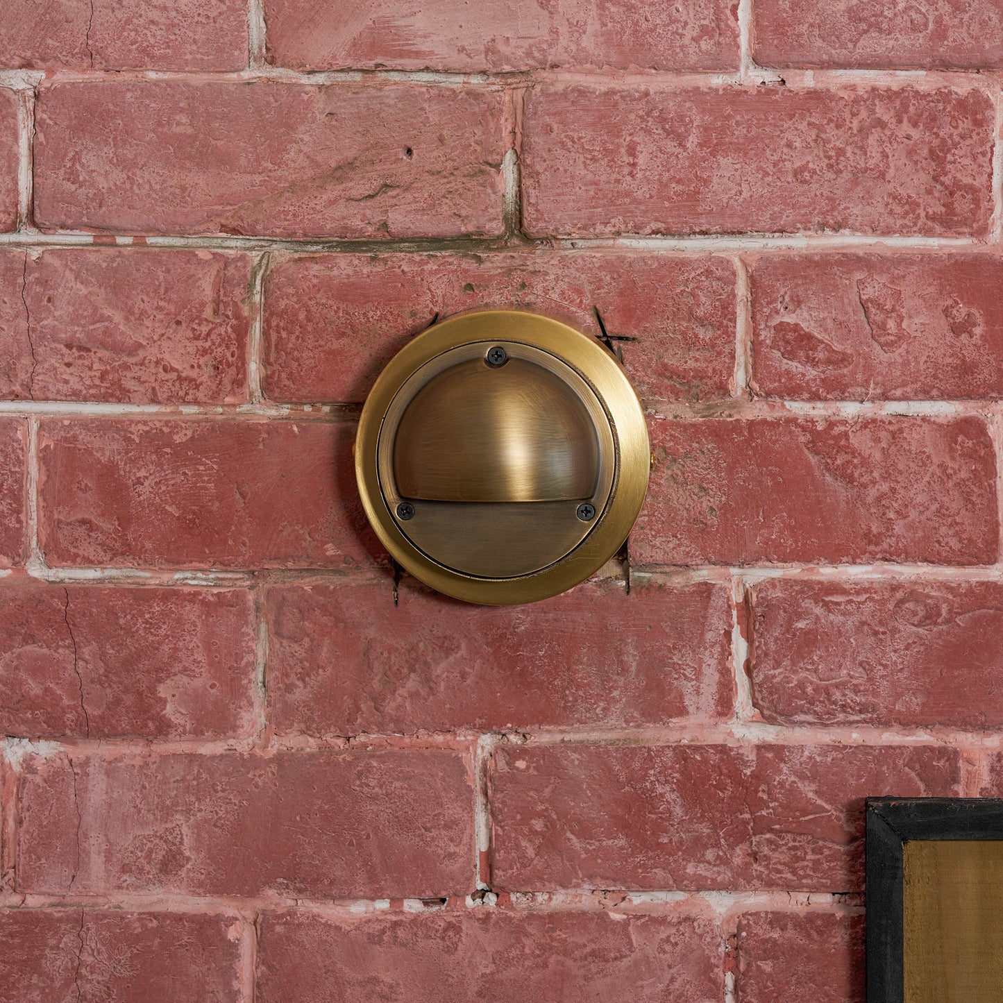 Hardy Wall Lamp