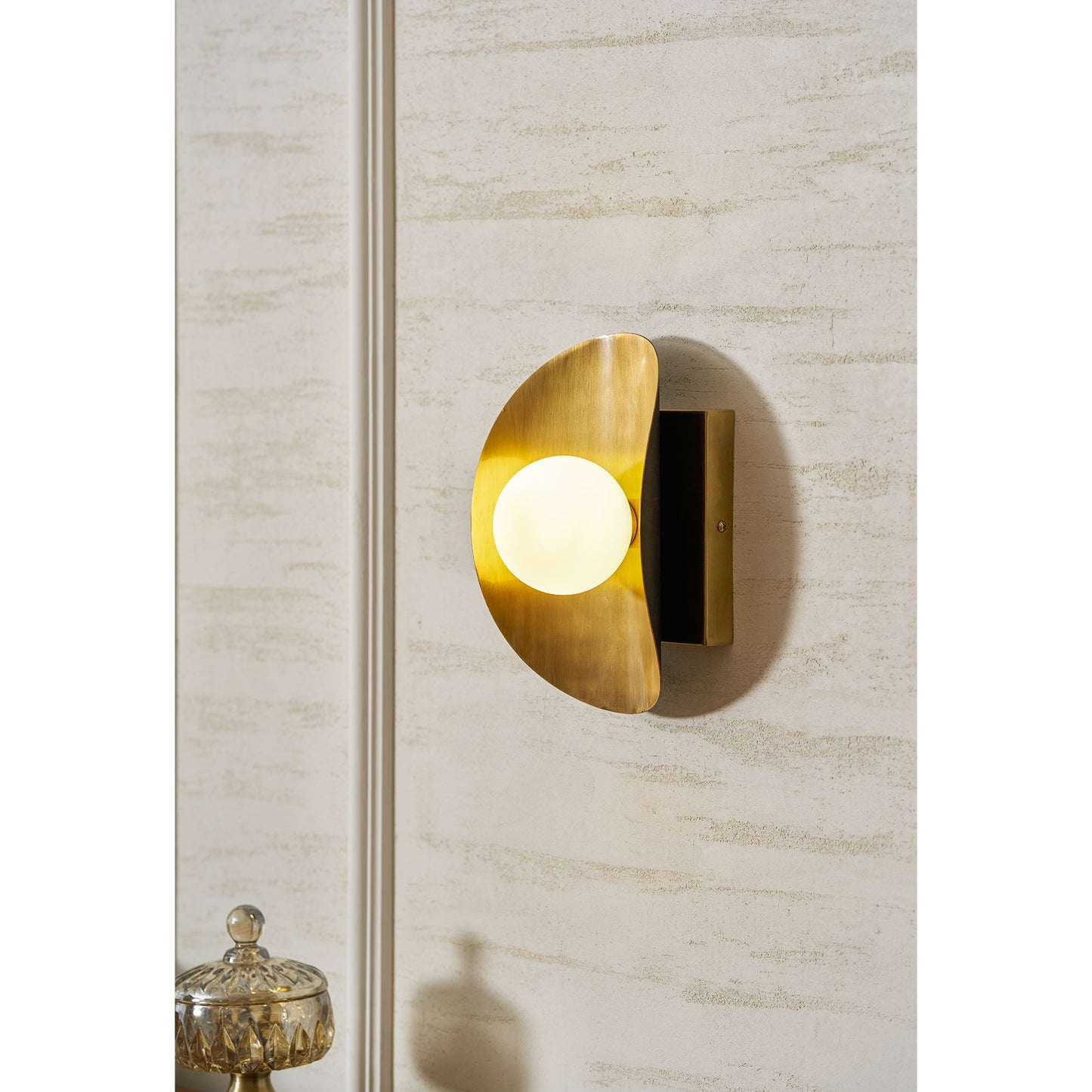 Hopper Wall Lamp