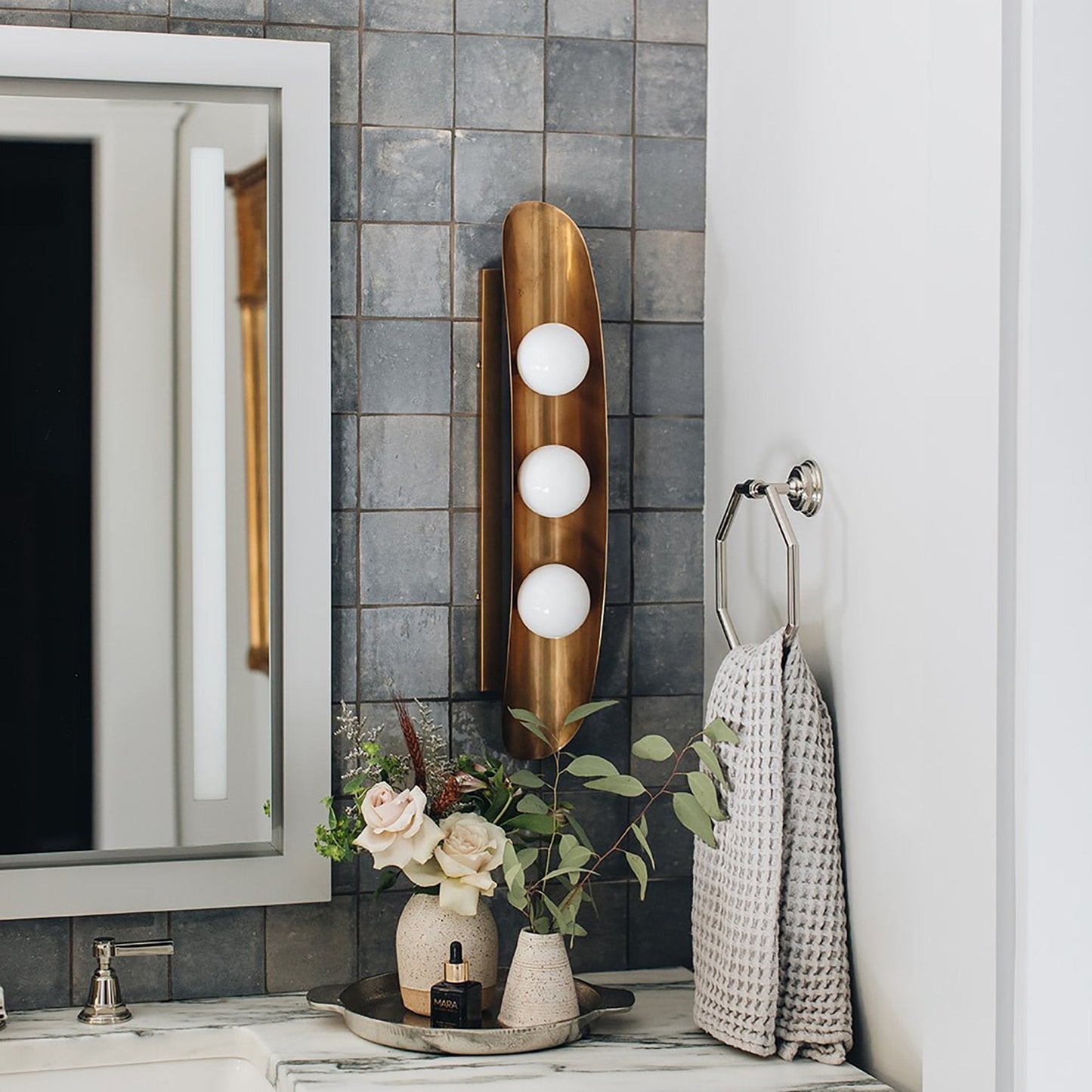 Hopper Wall Lamp