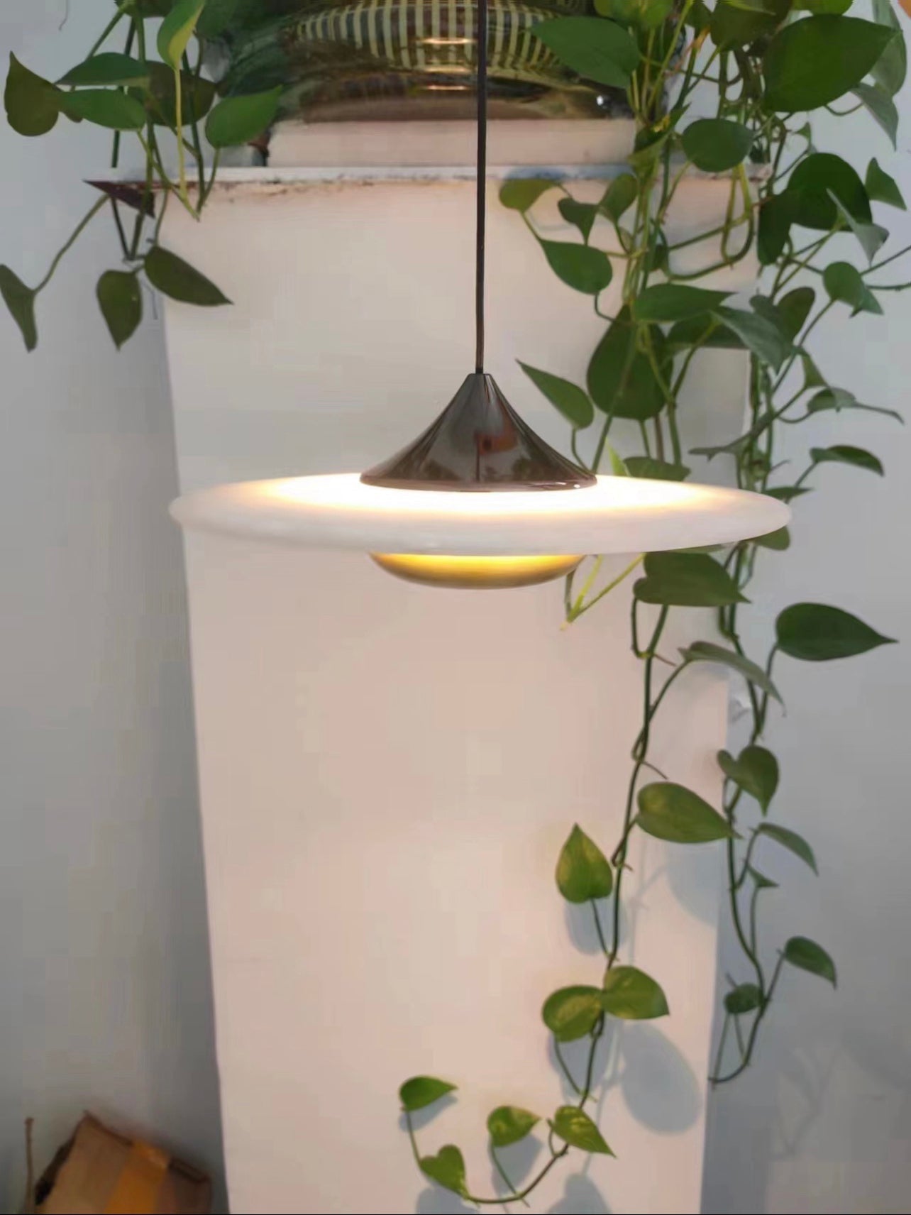 Ipno LED Alabaster Pendant Light