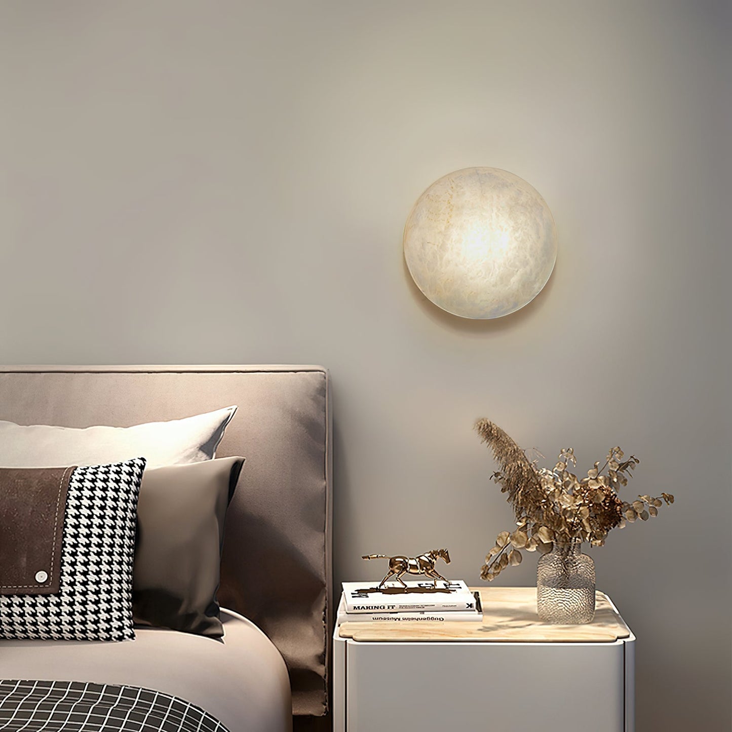 Iveala Single Alabaster Wall Lamp