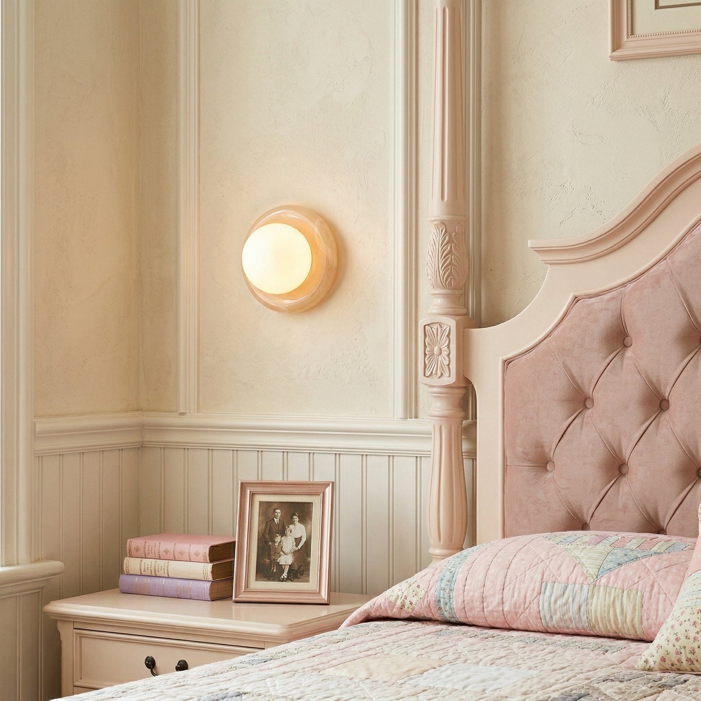 Novi Onyx Wall Lamp