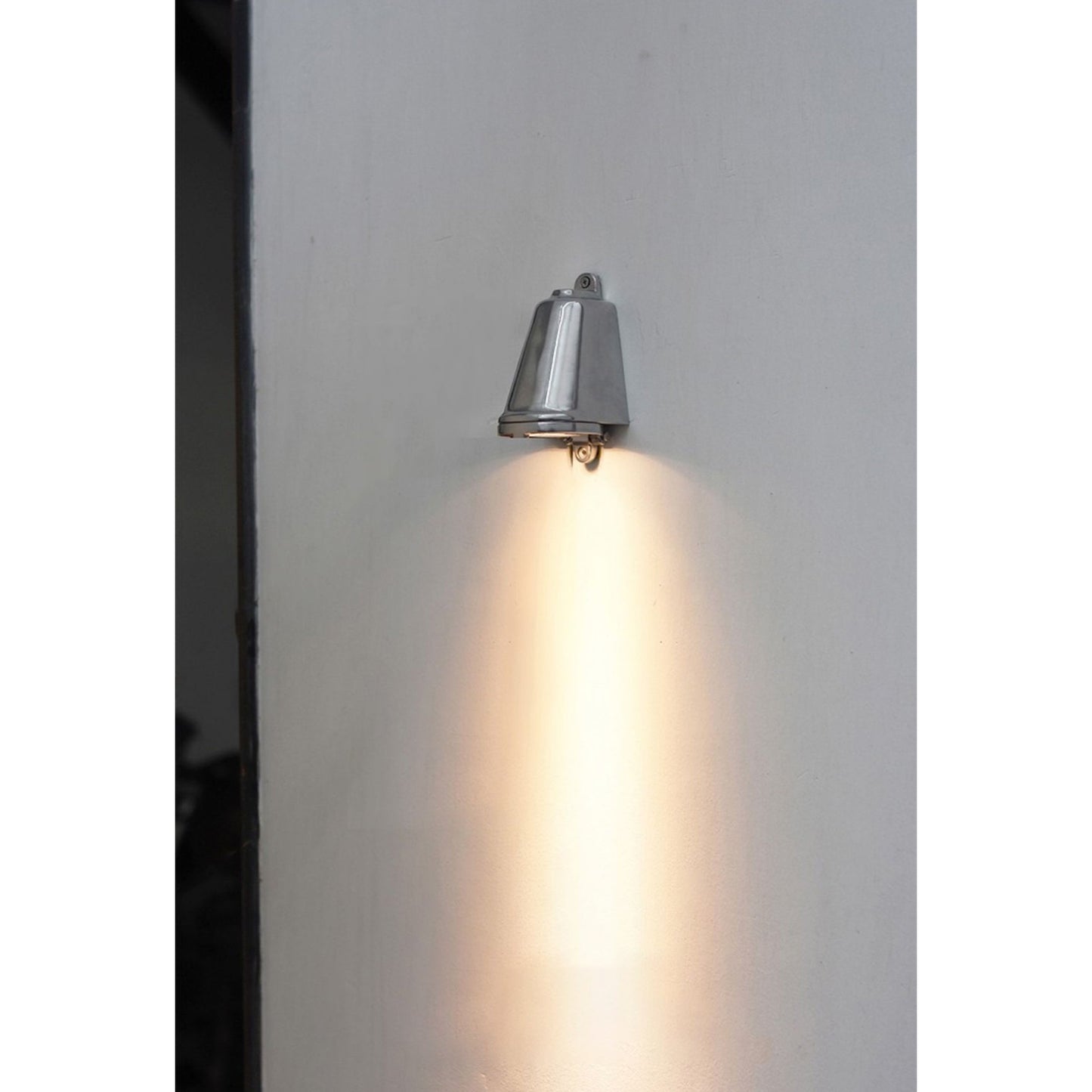 Mast Wall Lamp