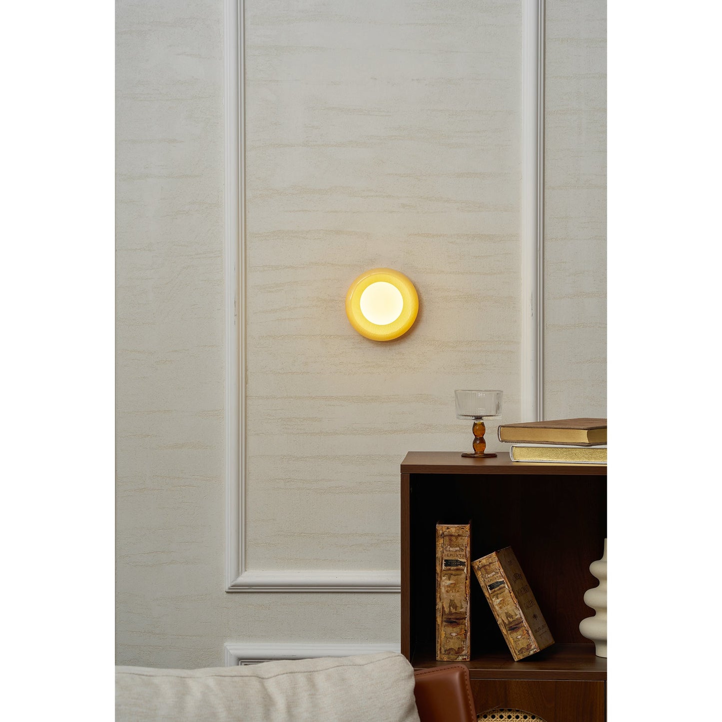 Novi Onyx Wall Lamp