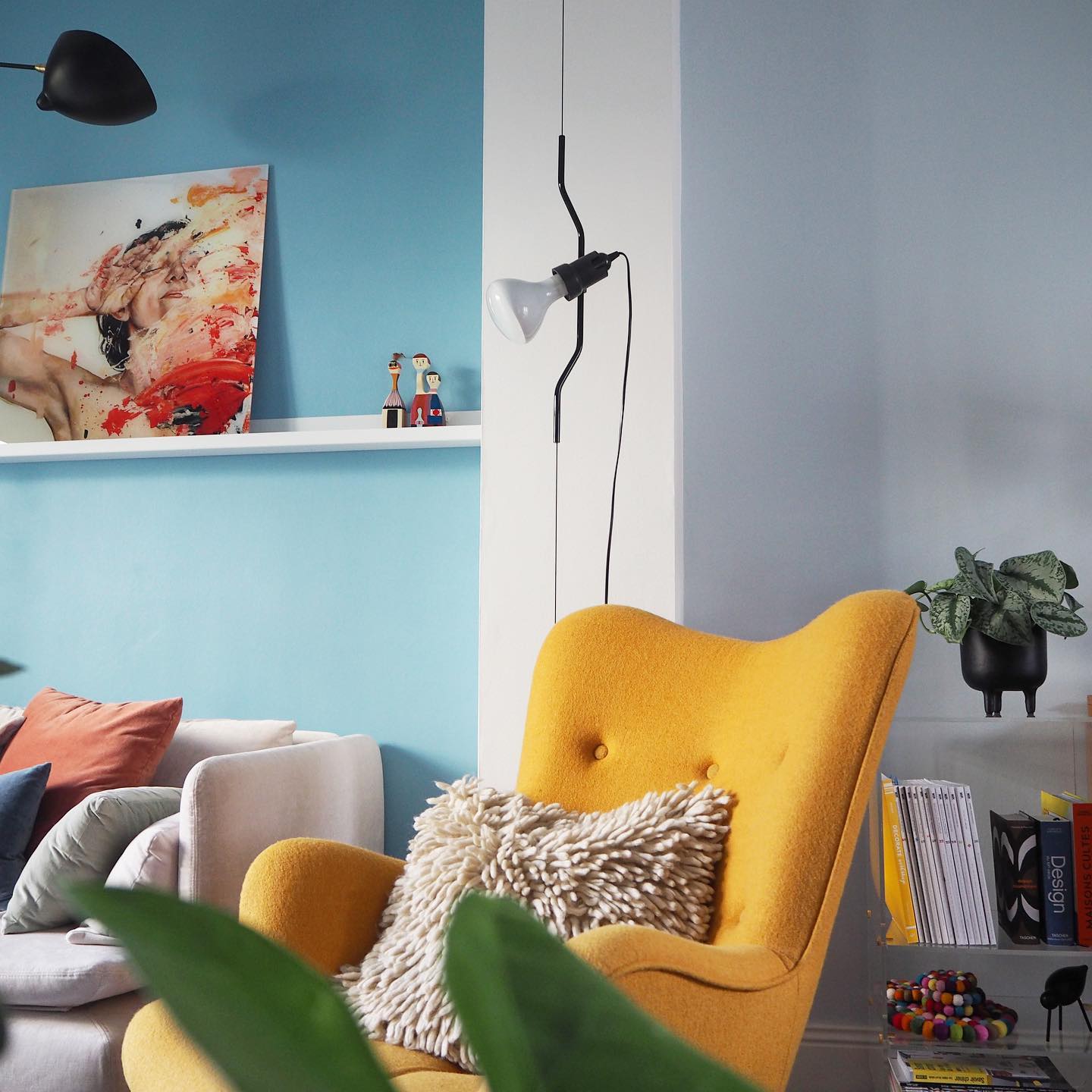 Floor-to-Ceiling Tension Cable Lamp – Adjustable Spotlight