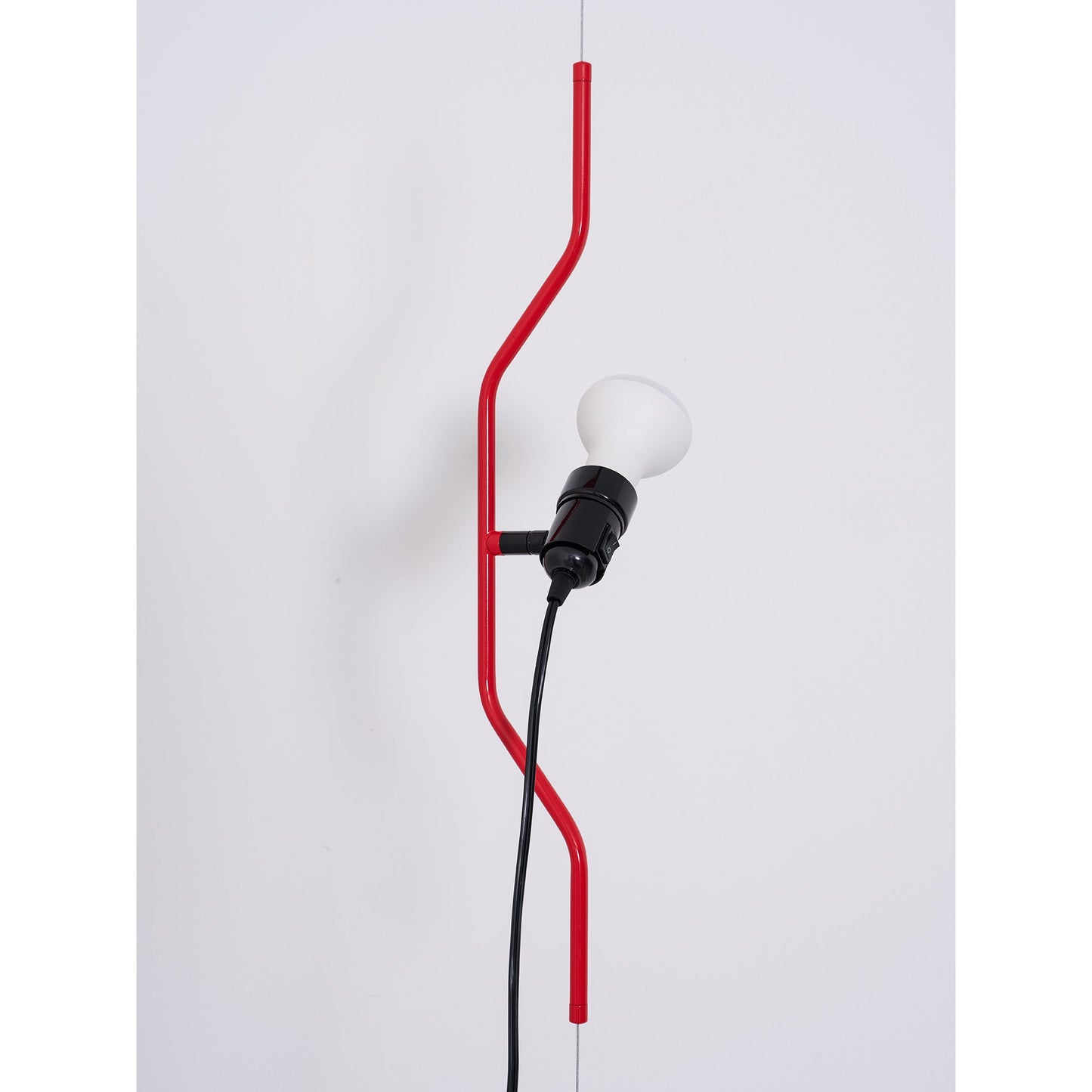 Floor-to-Ceiling Tension Cable Lamp – Adjustable Spotlight