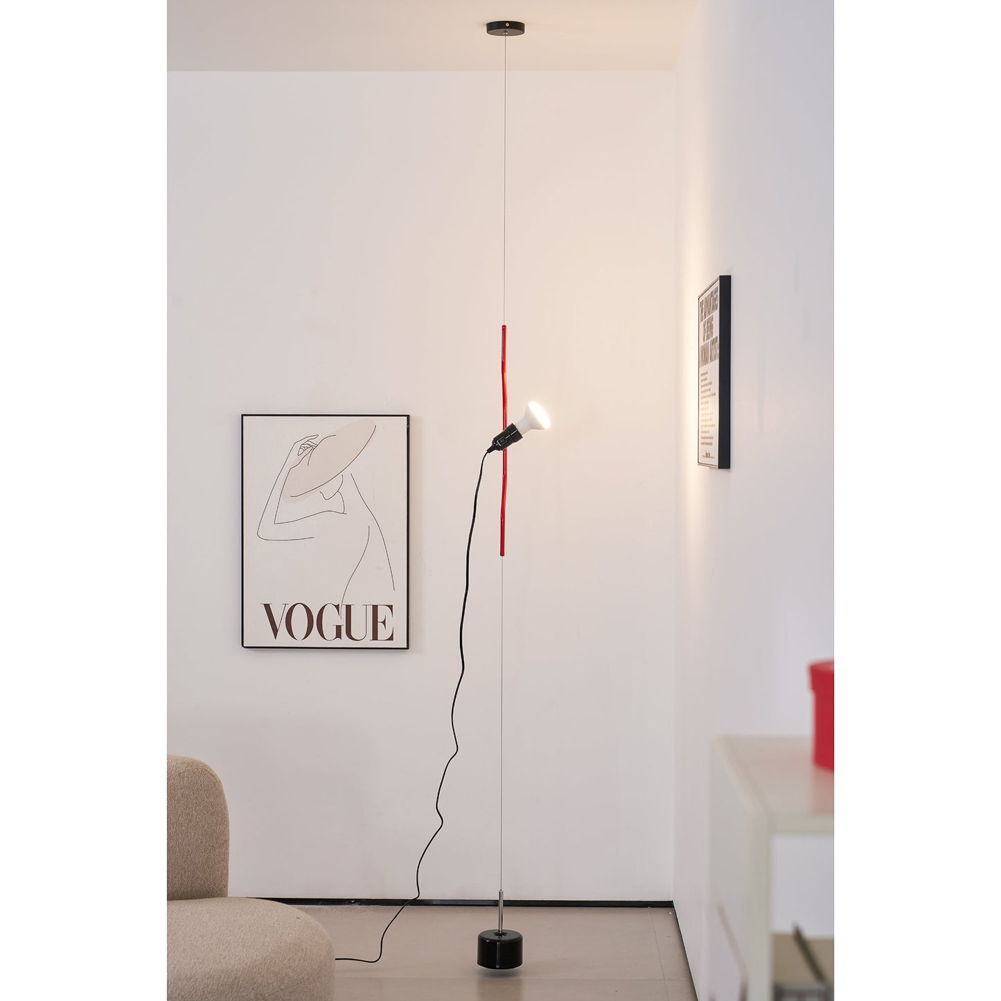 Floor-to-Ceiling Tension Cable Lamp – Adjustable Spotlight
