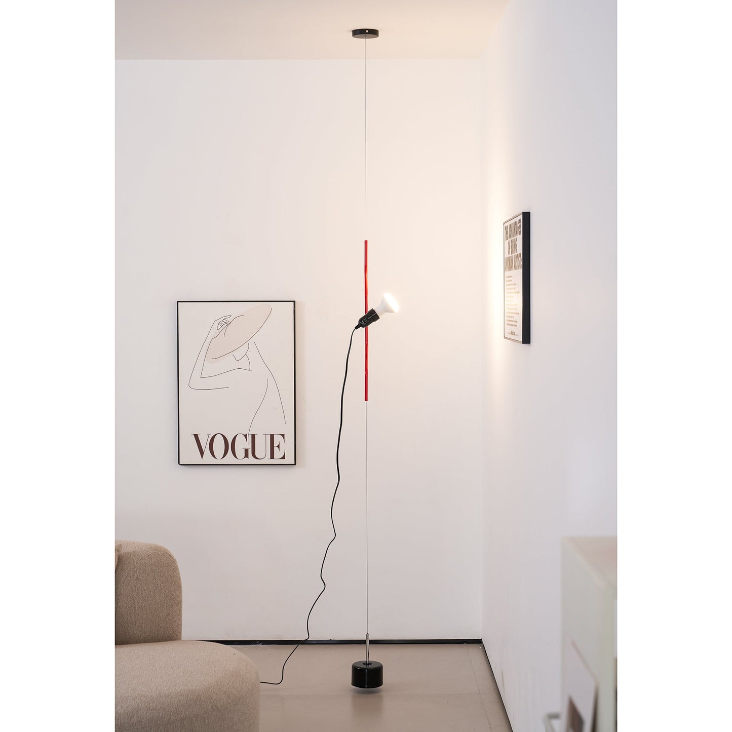 Floor-to-Ceiling Tension Cable Lamp – Adjustable Spotlight