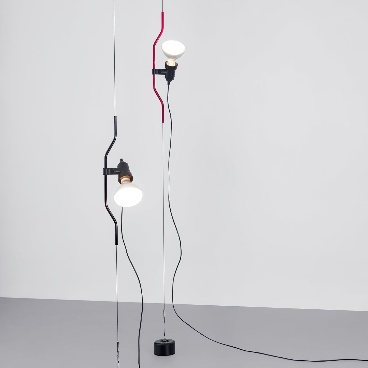 Floor-to-Ceiling Tension Cable Lamp – Adjustable Spotlight