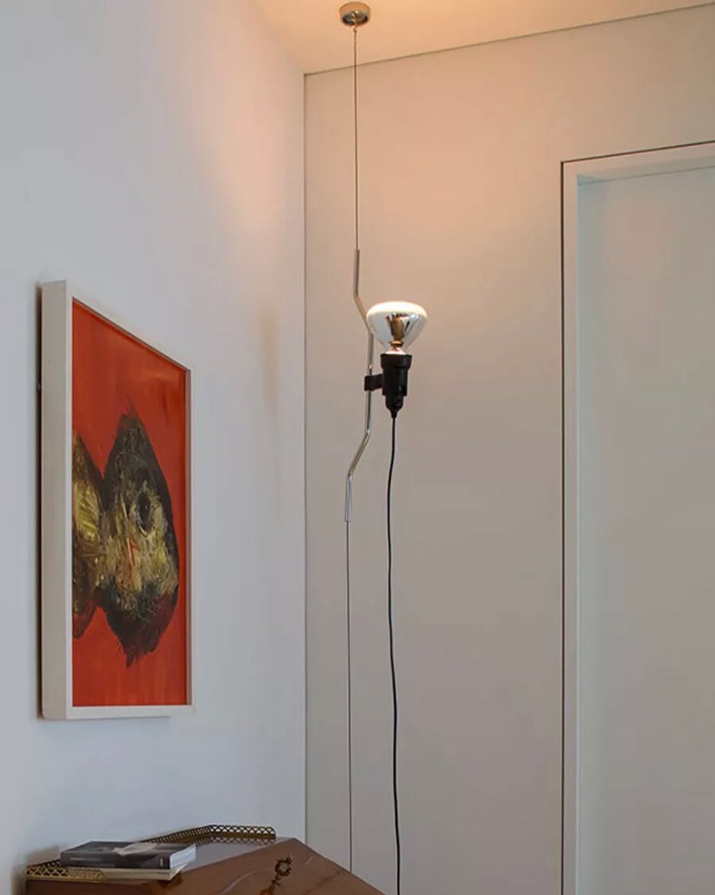 Floor-to-Ceiling Tension Cable Lamp – Adjustable Spotlight