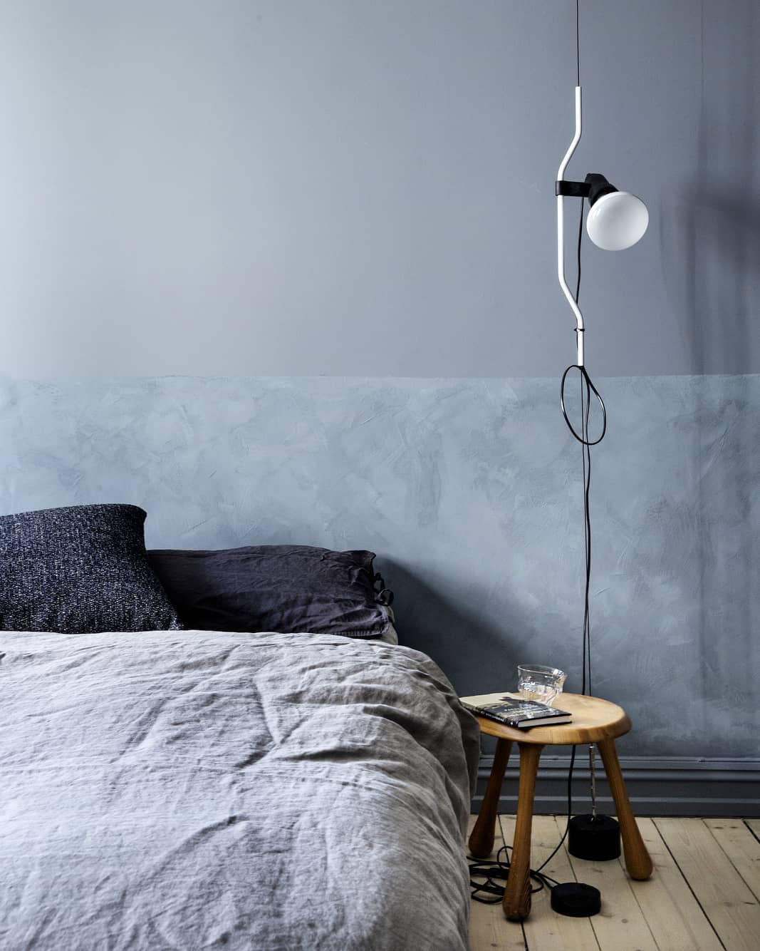 Floor-to-Ceiling Tension Cable Lamp – Adjustable Spotlight