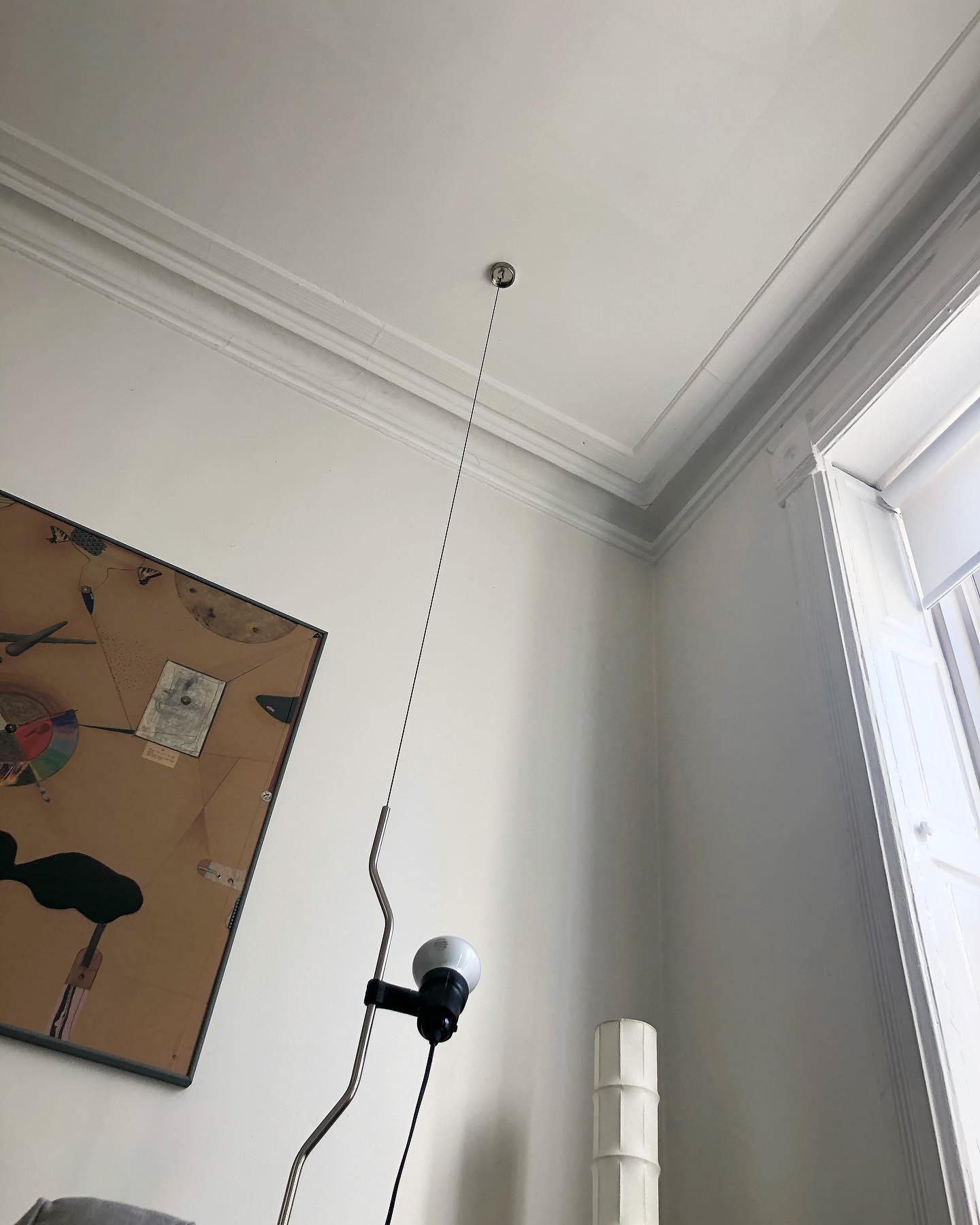 Floor-to-Ceiling Tension Cable Lamp – Adjustable Spotlight