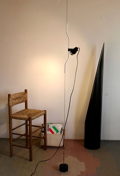 Floor-to-Ceiling Tension Cable Lamp – Adjustable Spotlight