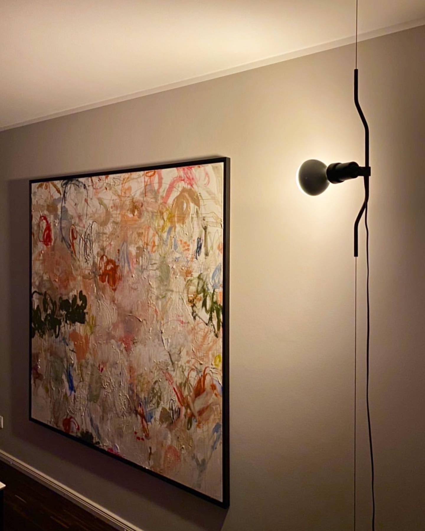 Floor-to-Ceiling Tension Cable Lamp – Adjustable Spotlight
