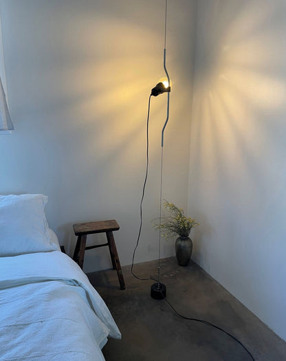 Floor-to-Ceiling Tension Cable Lamp – Adjustable Spotlight