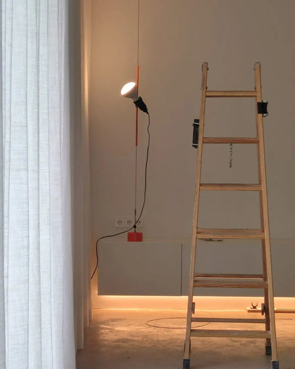 Floor-to-Ceiling Tension Cable Lamp – Adjustable Spotlight