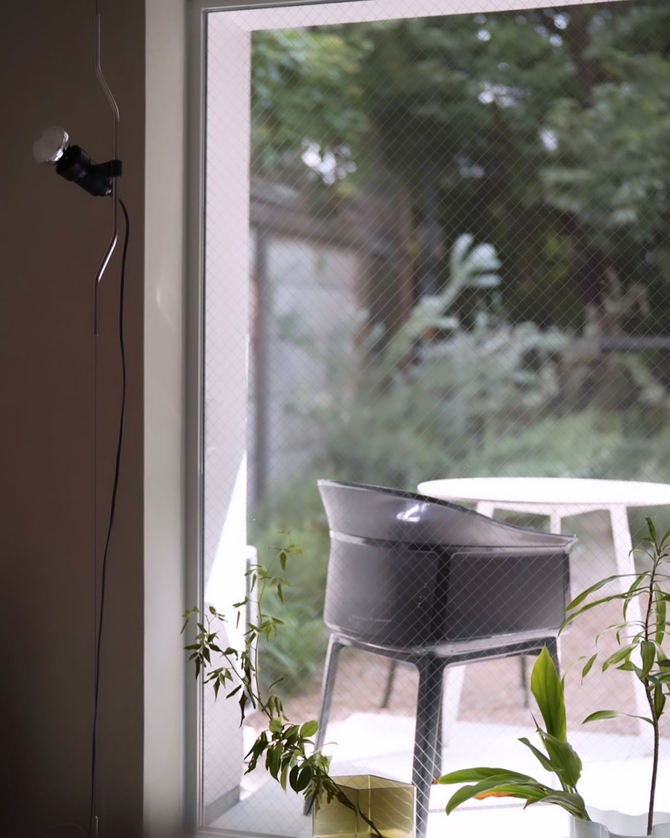 Floor-to-Ceiling Tension Cable Lamp – Adjustable Spotlight