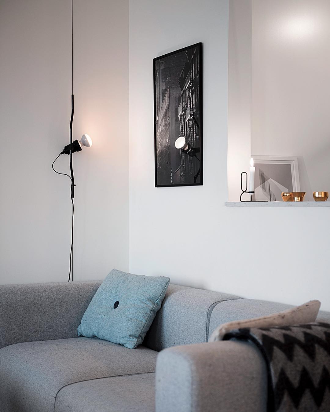Floor-to-Ceiling Tension Cable Lamp – Adjustable Spotlight