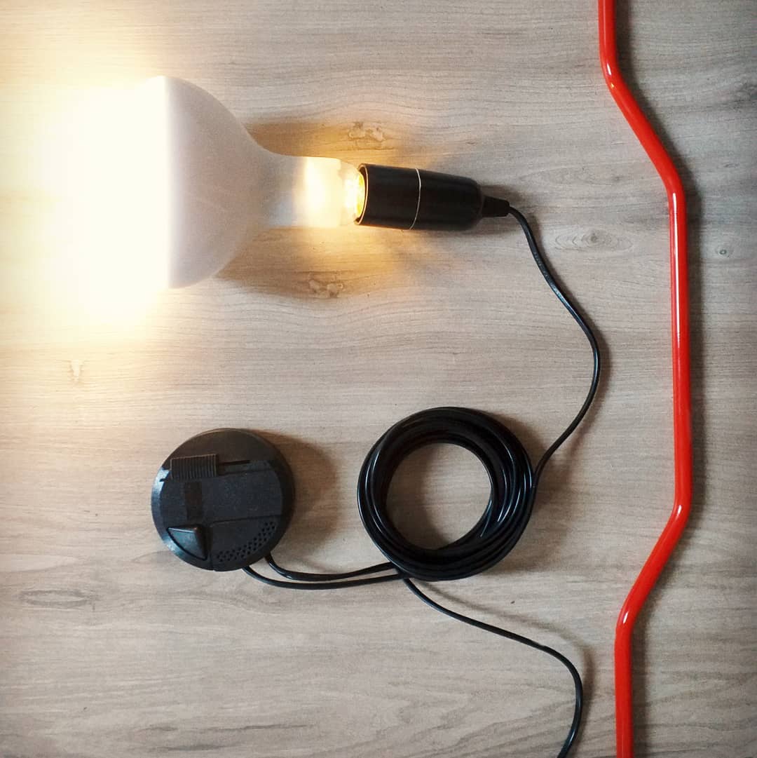 Floor-to-Ceiling Tension Cable Lamp – Adjustable Spotlight